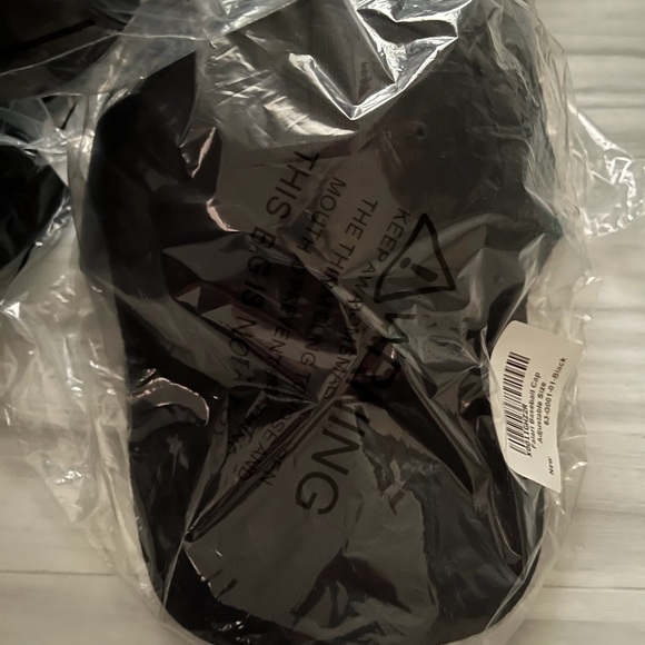 Falari Baseball Caps - Picture 2 of 4